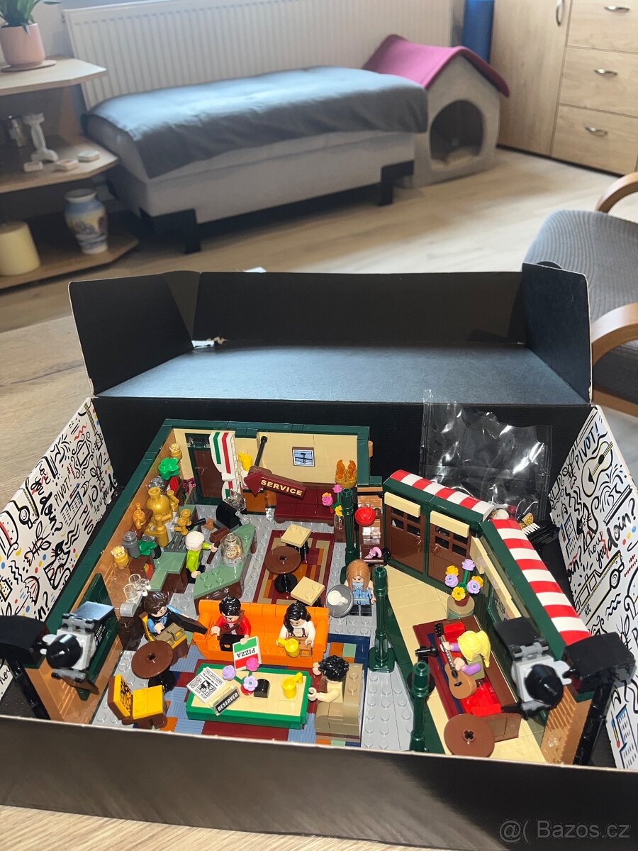 Lego Friends Central Perk - 9