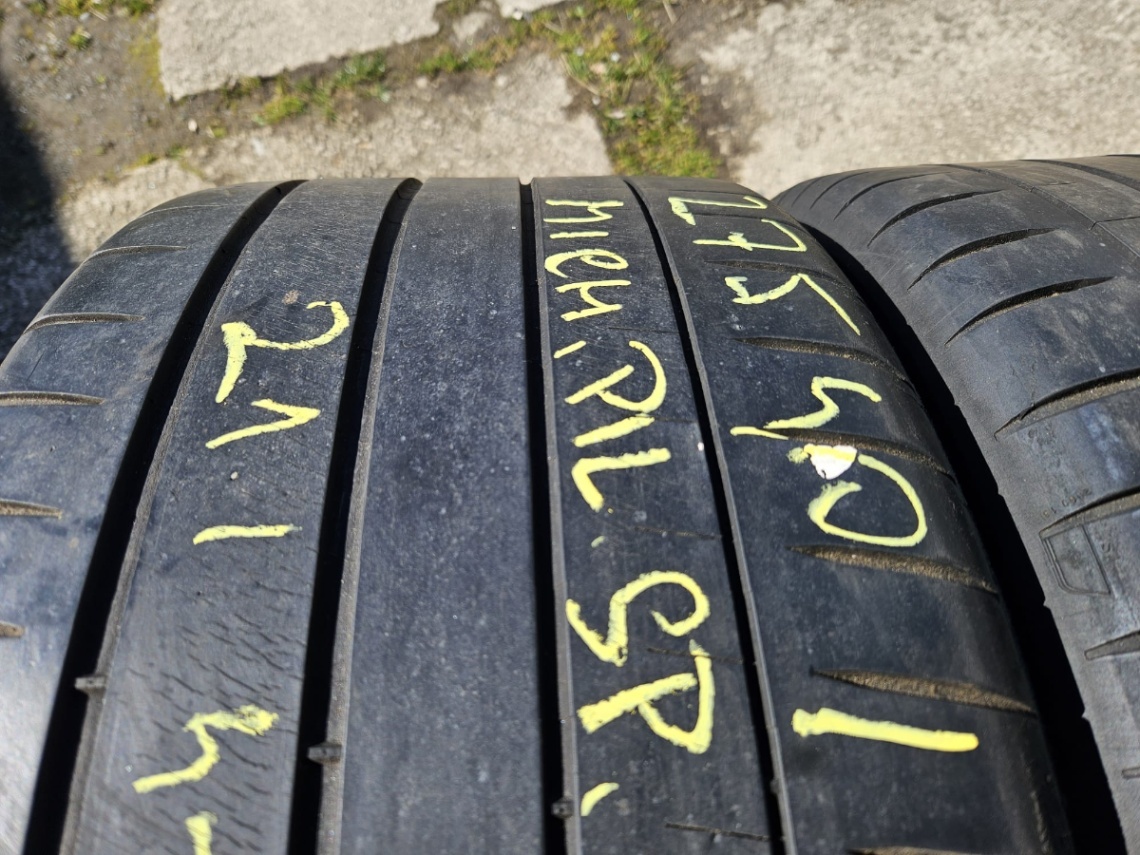275/40R19 - 9