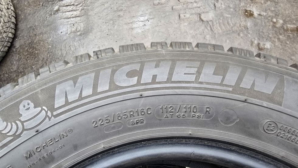 Zimní pneu 225/65/16c Michelin - 9