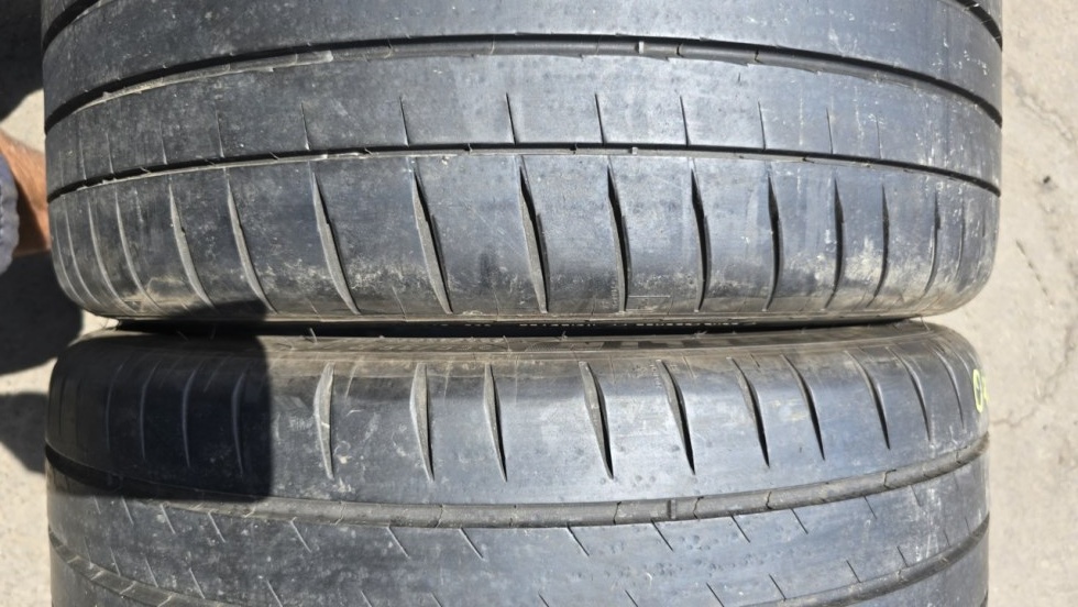 Letní pneu 255/35/19 Michelin - 9