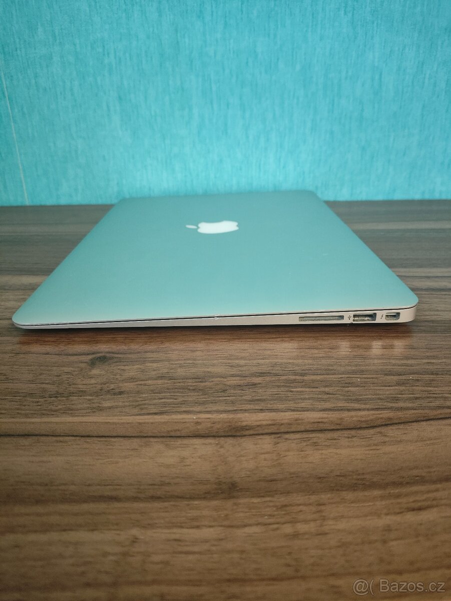 MacBook Air 2017 | i5 • 8GB • 256GB - 9