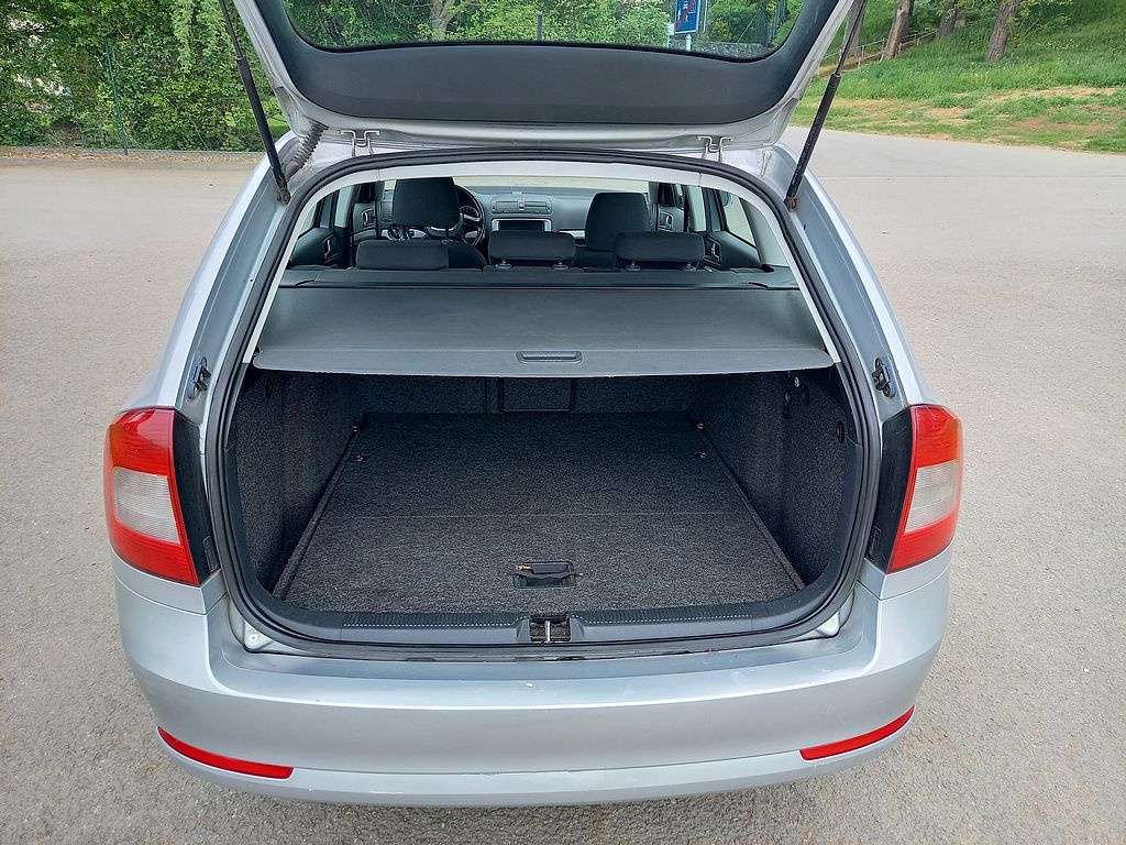 Škoda Octavia, 1.6TDi-klima-alu-výhřev-ČR - 9