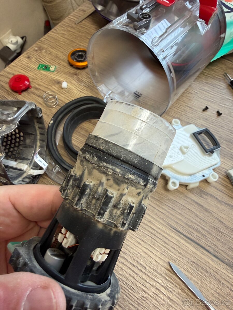 Čištění a Oprava vysavačů Dyson - 9