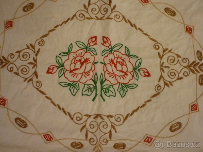 Vyšívané ubrusy a polštářek - 9