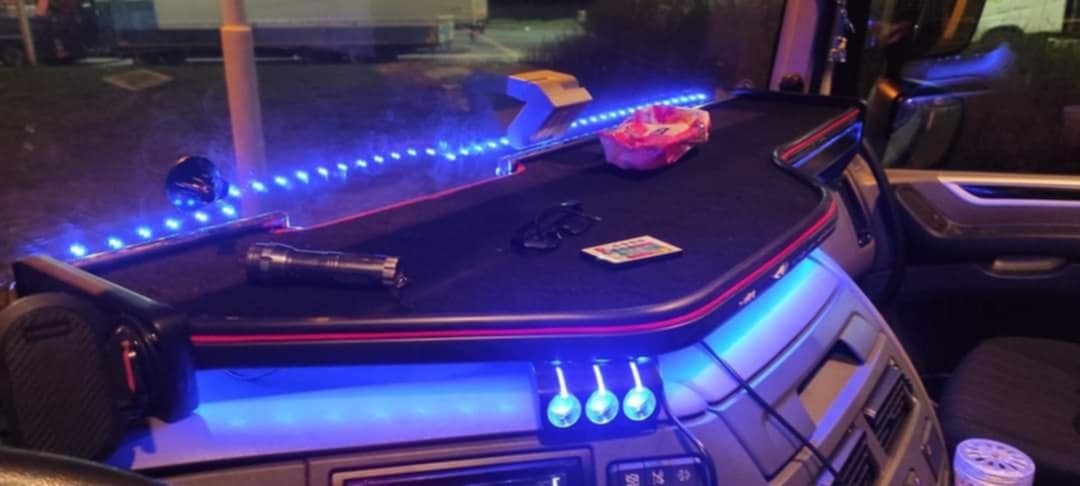 Odkládací stolek Daf - 9