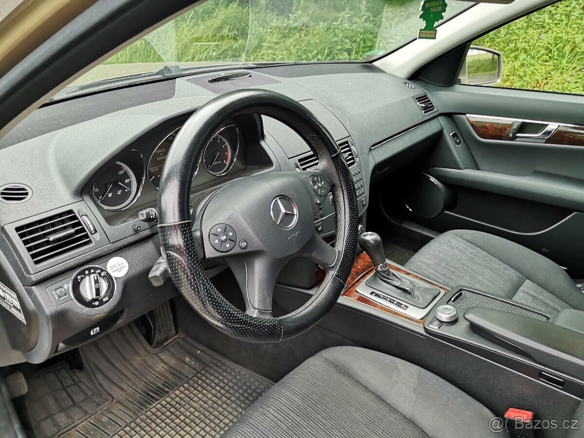 MERCEDES BENZ C 180 COMBI BENZÍN AUTOMAT NÍZKÉ KM - 9