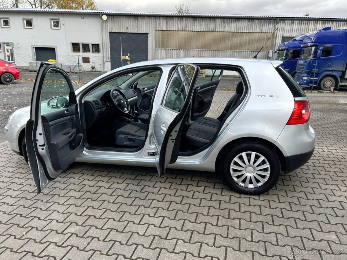 Volkswagen Golf 1.6 MPi - 9