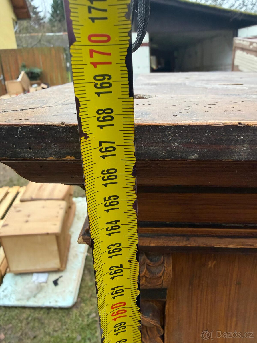 Starožitná skříň z dřevěného masivu - 9