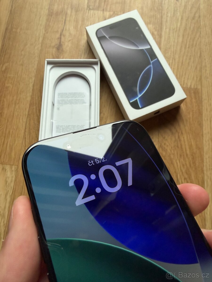 Apple iPhone 16 Pro 256GB černý titan - 9