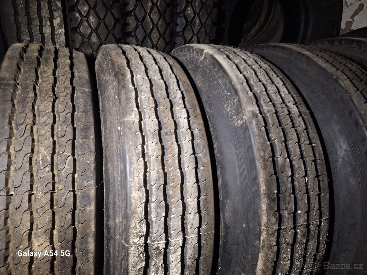Prodám pneu 295/80 R22,5 - 9