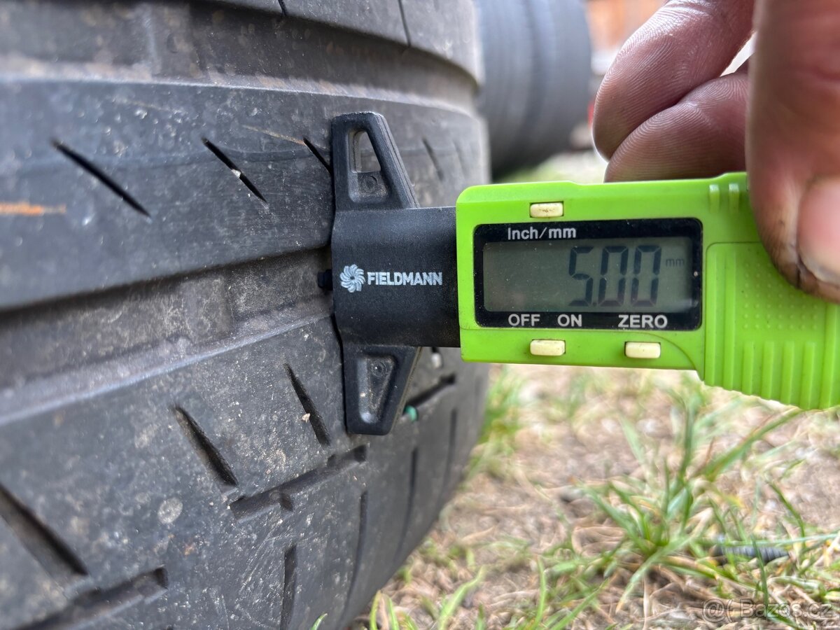 Continental 235/45/18 - 9