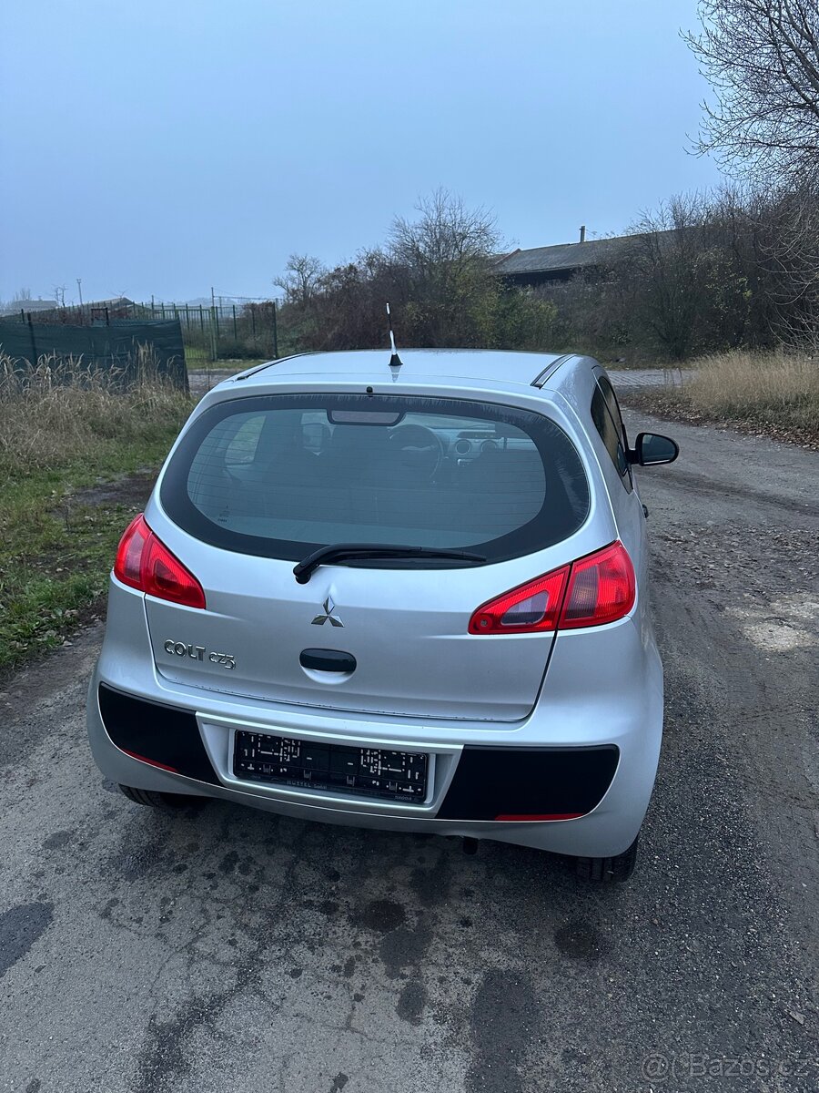 Prodám Mitsubishi Colt CZ3 ,servisní kniha, nízký nájezd - 9