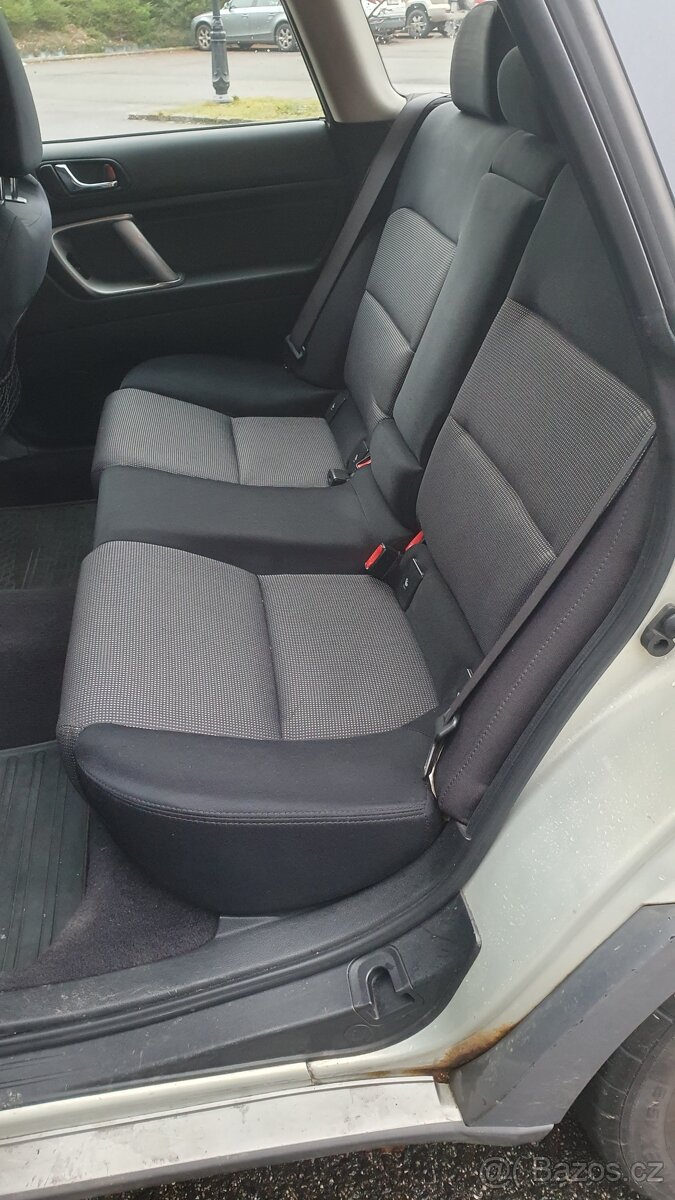 Prodám Subaru Outback r.v. 2004 najeto 270t km - 9