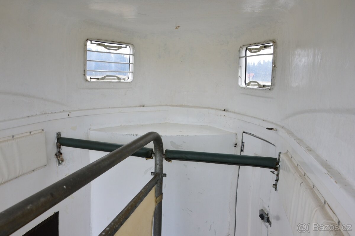 Přívěs pro přepravu koní Paragan - 9