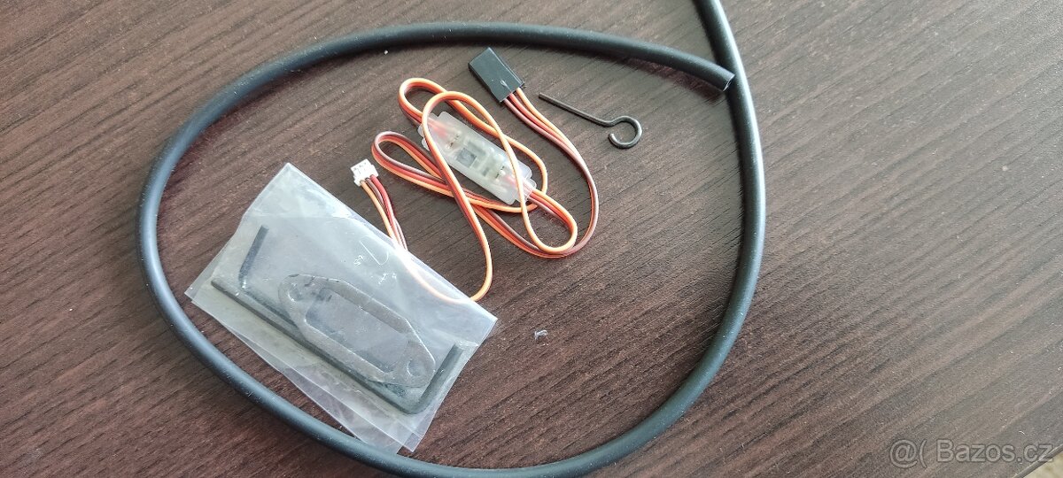 Vrtule, serva, palivové pumpy, olej......... - 9