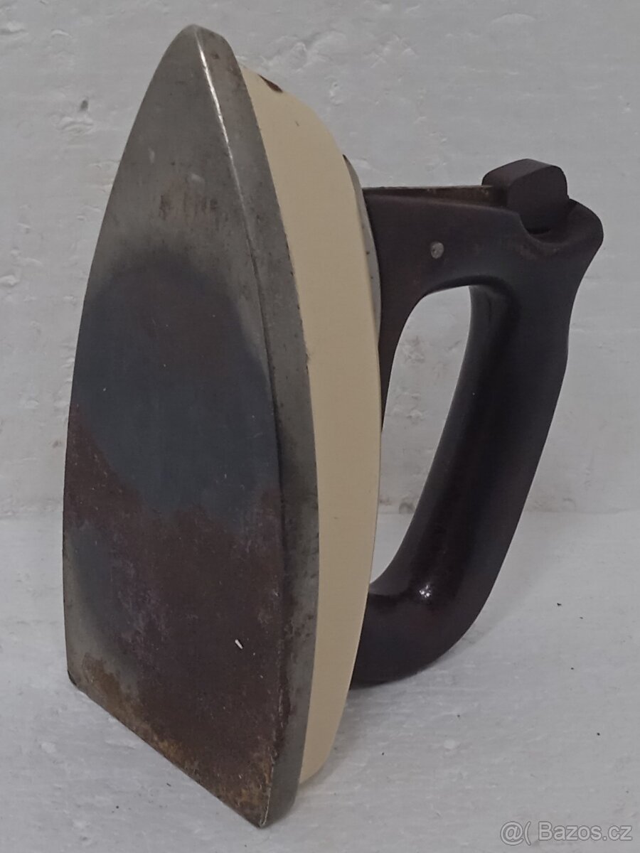 Retro nahřívací žehlička - 9