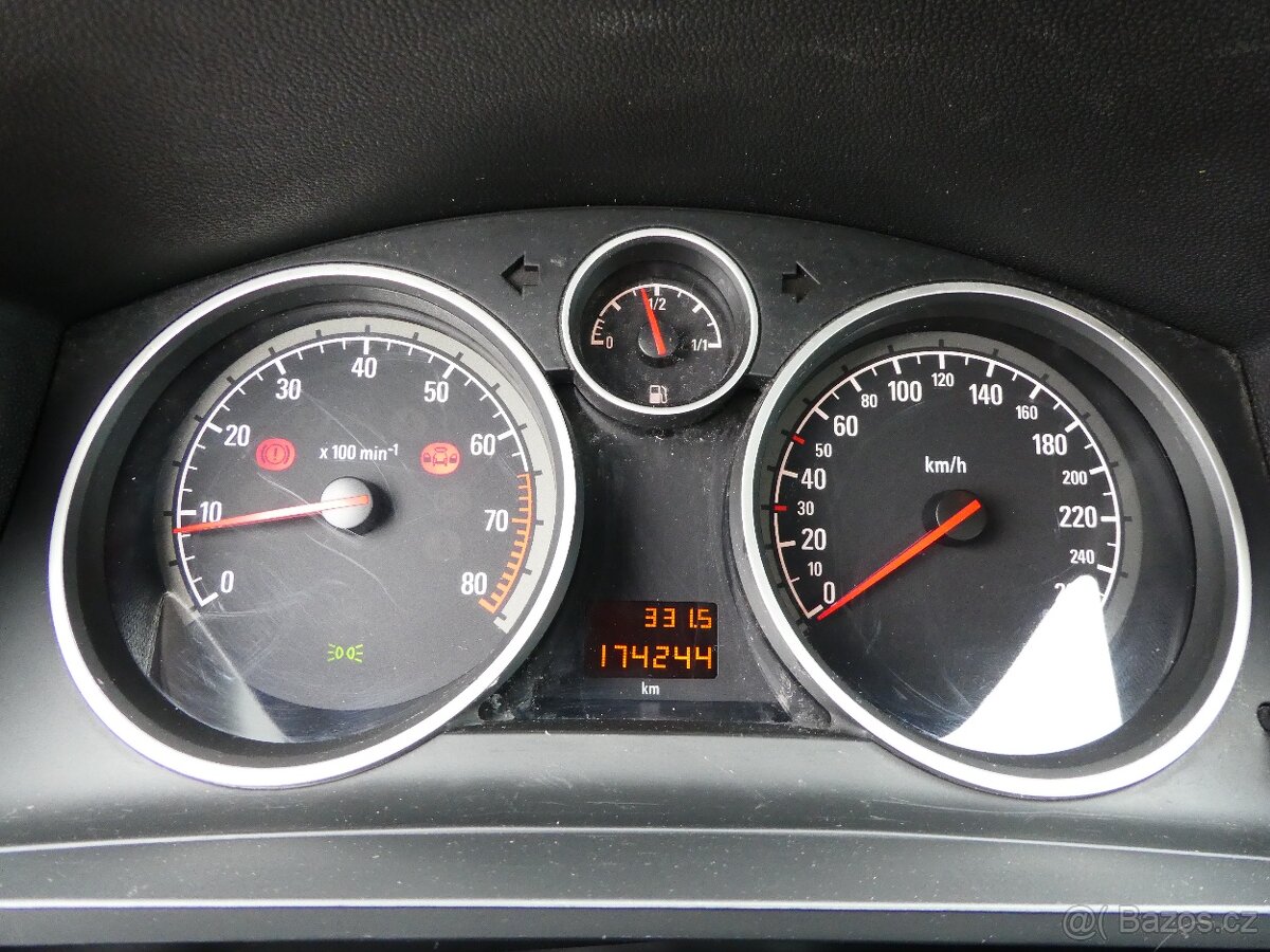 Opel Zafira 1.6i 85kW ecoFlex,7 míst - 9