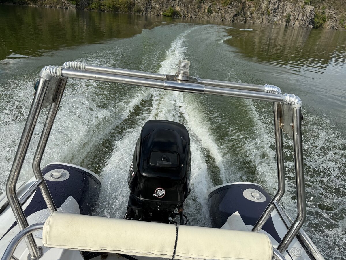 Motorový člun Rib - 9