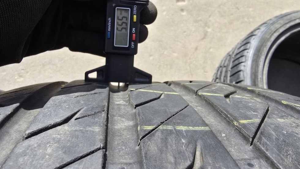 Letní pneu 295/35/21 Semperit - 9