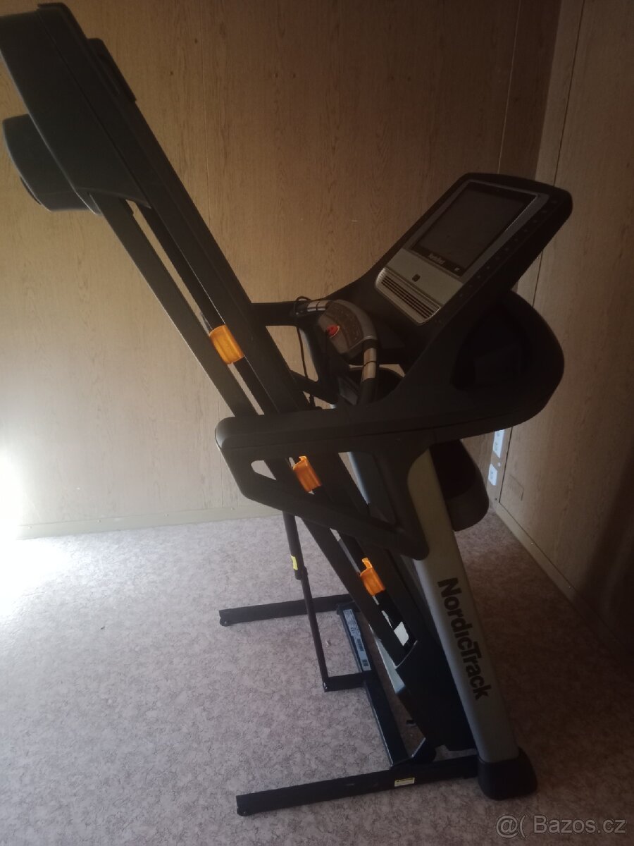 Běžecký pás NORDICTRACK při rychlém jednání sleva - 9