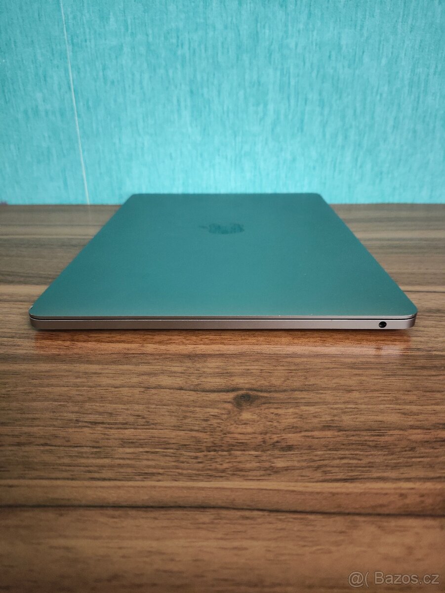 MacBook Pro 13.3 2020 | i5 • 8GB • 256GB SSD - 9