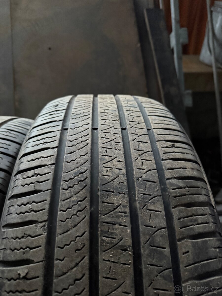 Celoroční pneu 235/50 r20 - 9