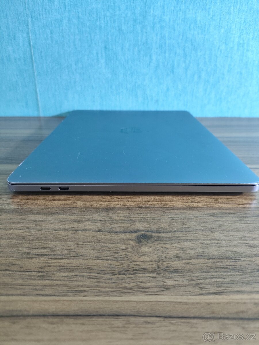 Apple MacBook Pro 13 (2017) | Core i5 • 8 GB RAM • 256 GB SS - 9