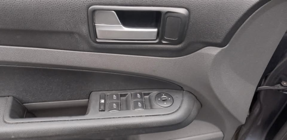 Ford Focus 1.6i 2007 - 9