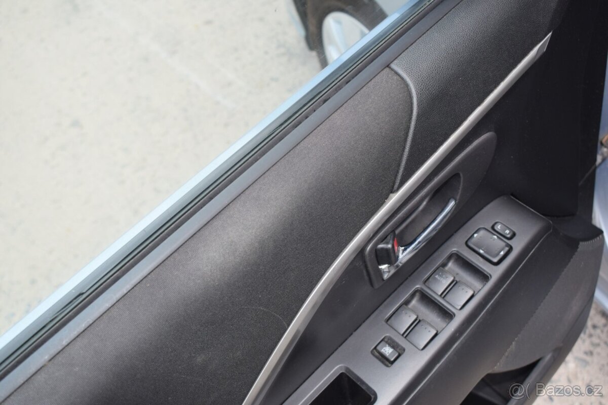 Mazda 5 7míst, po FL - 9
