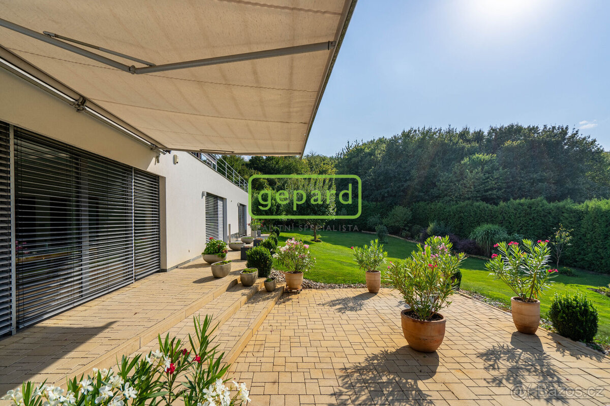 Vícegenerační samostatná vila 636m2, s pozemkem 2478m2, Koun - 9