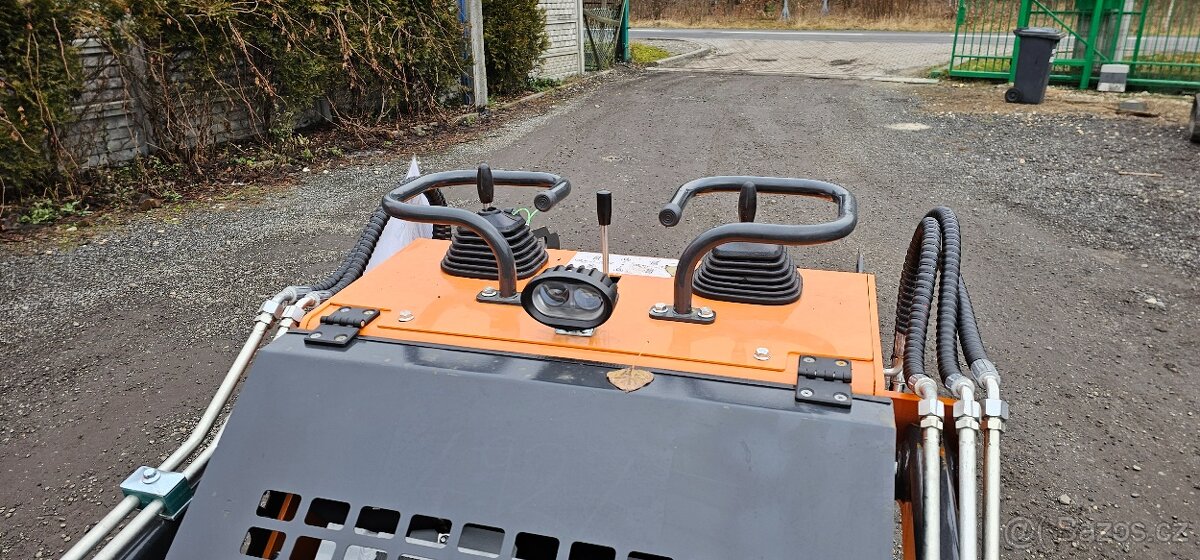 Mini nakladač pásový ARTEER QB-480 - 9