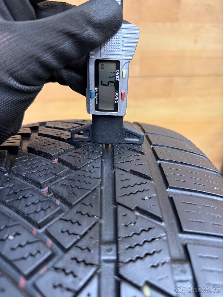 Zimní pneu 255/60/18 - 9