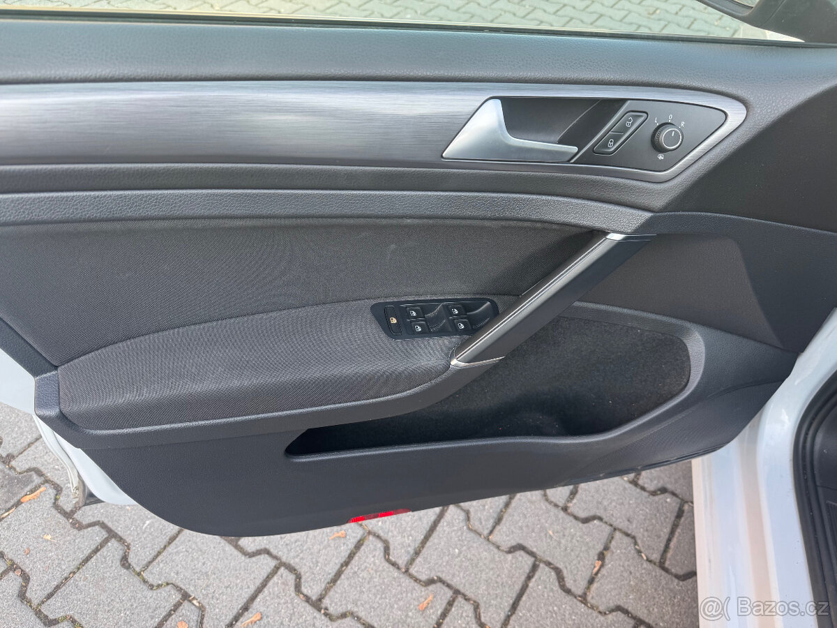 VW Golf VII Variant/combi 1,0 TSi 81 kw ComfortlineSLEVA - 9
