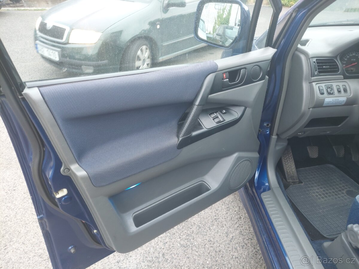 Mitsubishi Space Runner - 9