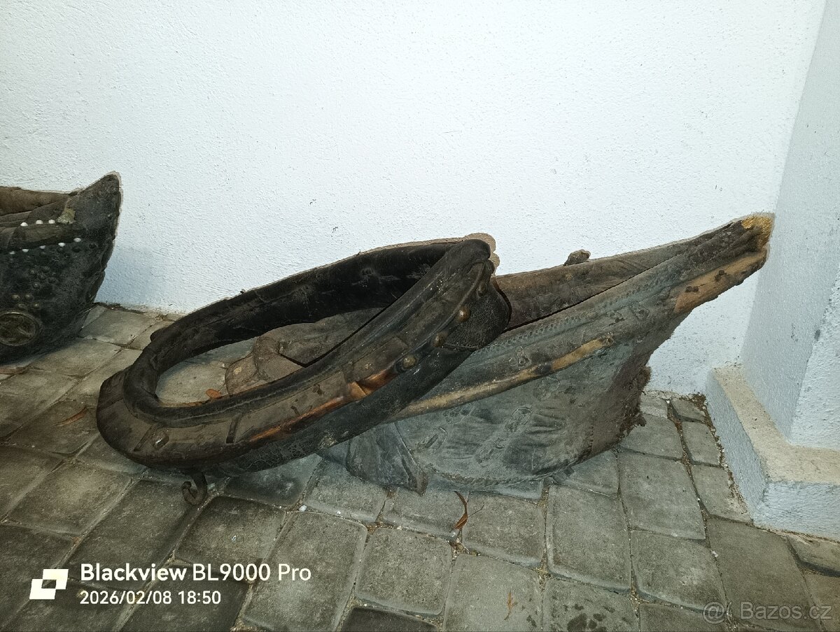 Prodám staré koňské chomouty – 4 ks. - 9