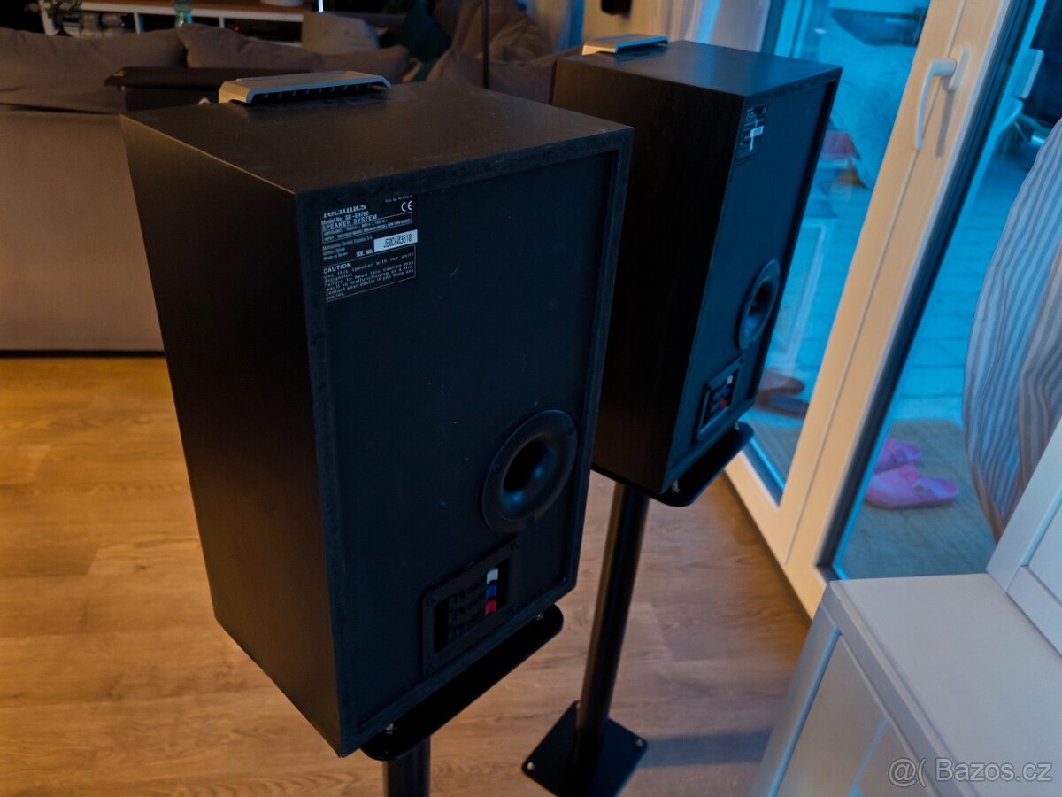 Stojany na repro + repro Technics - 9