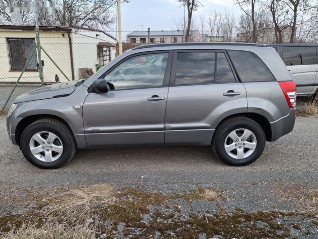 Suzuki Grand Vitara,2.0 benzin Rezervace - 9