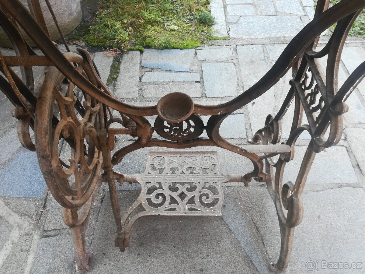STARÝ ŠICÍ STROJ SINGER - 9
