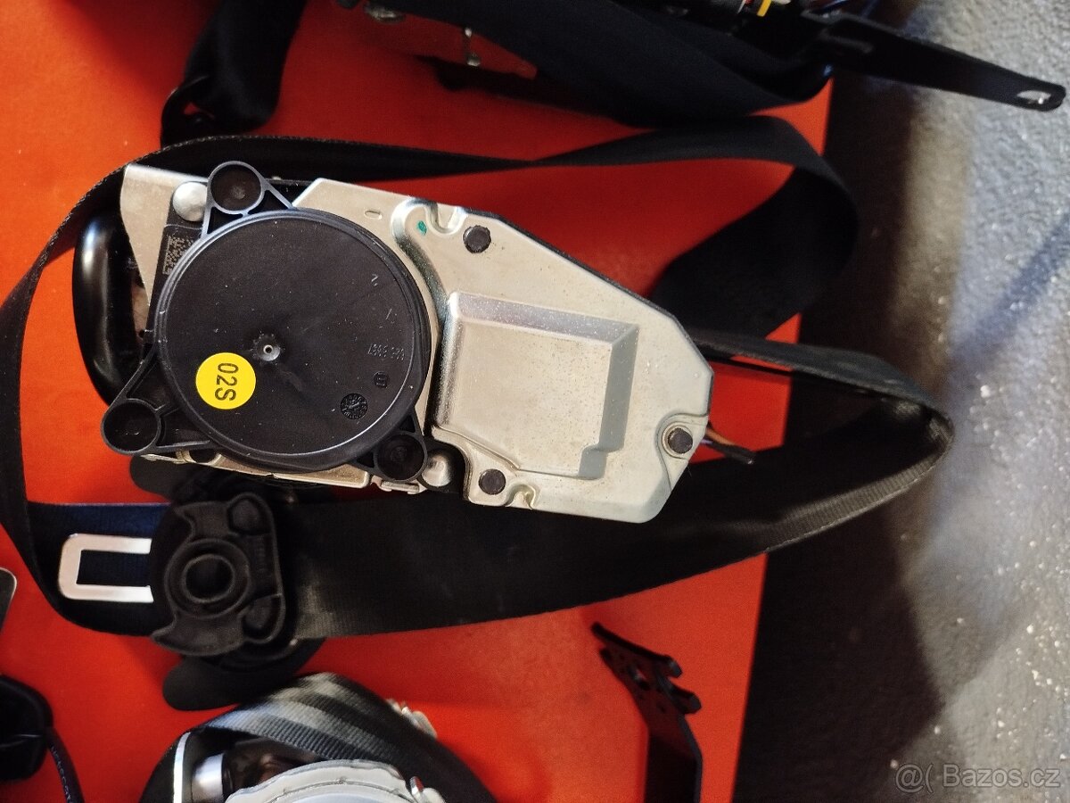 Predná pravá štvrťka Passat B8 predná nápravnica - 9