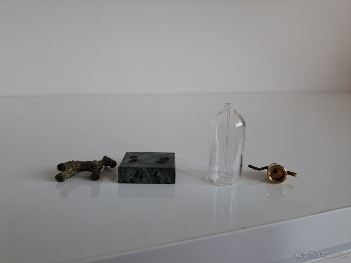 Miniatury + dřevěný rámeček/polička na miniatury - 9