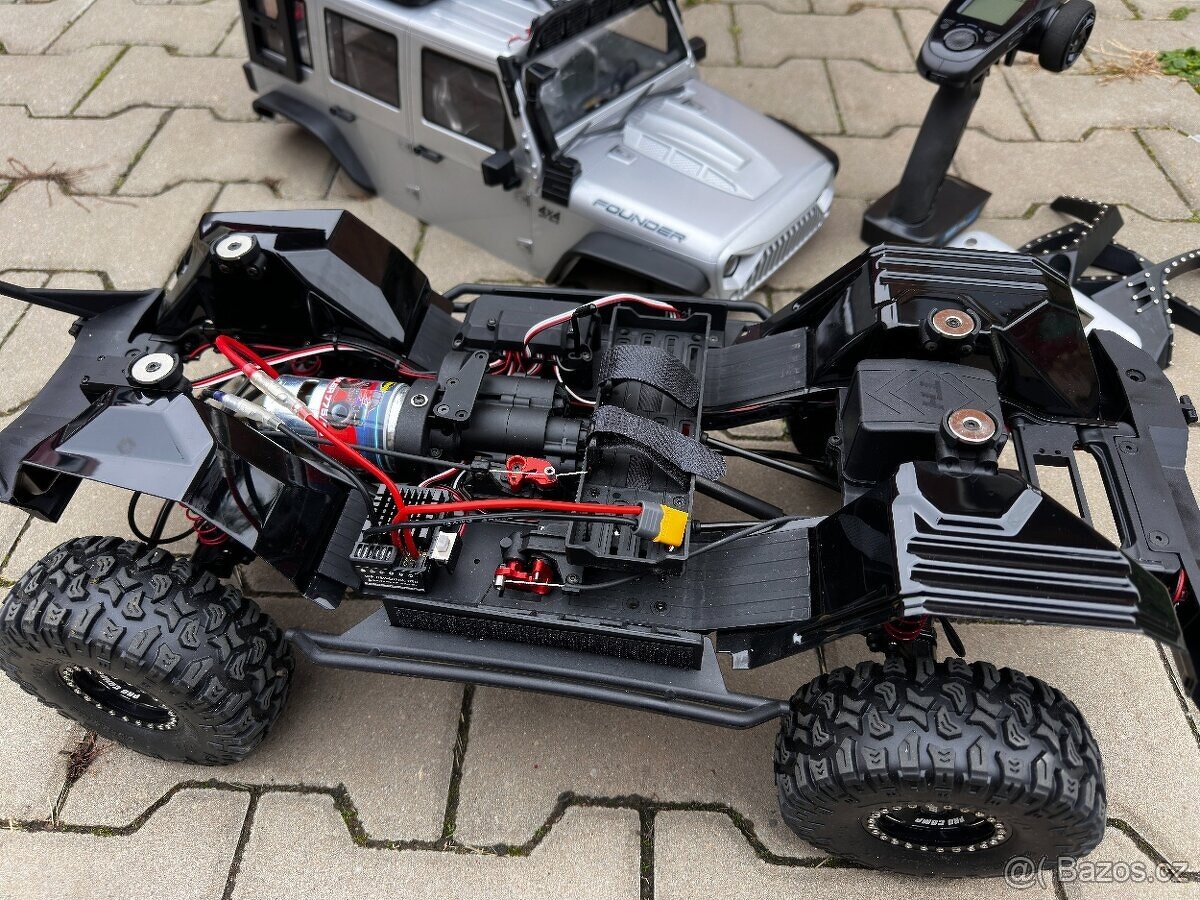 RC Jeep Founder 1/8 expedice - 9