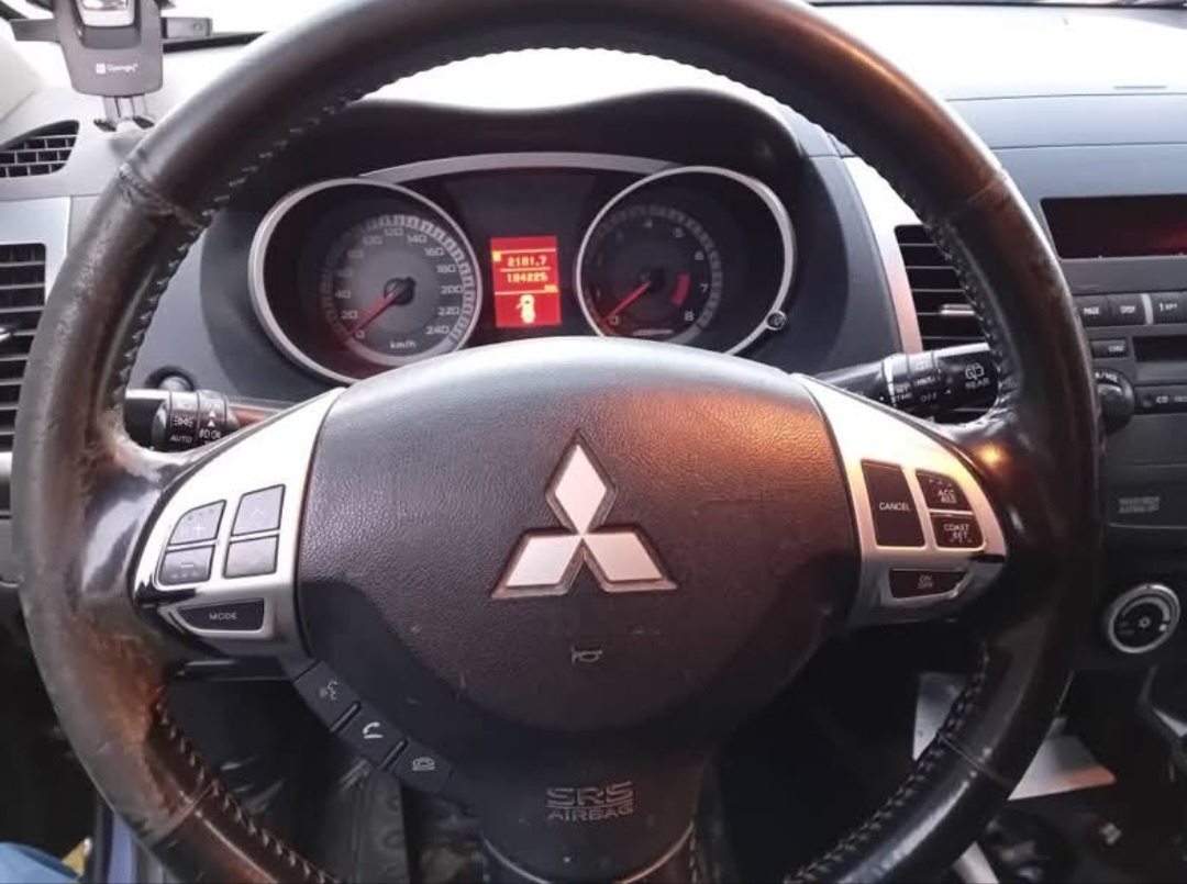 Mitsubishi Outlander - 9