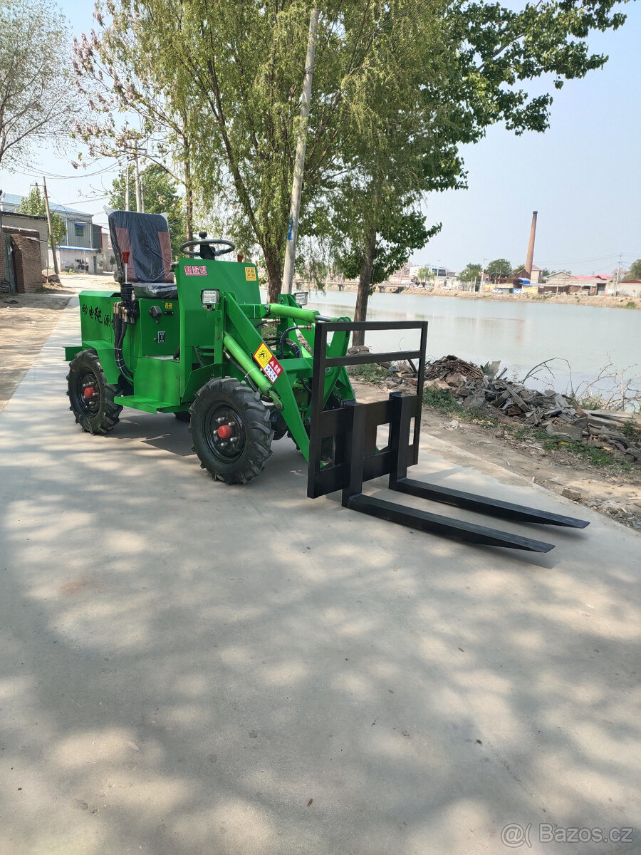 Kloubový naftový nakladač HT18 4x4 - 9