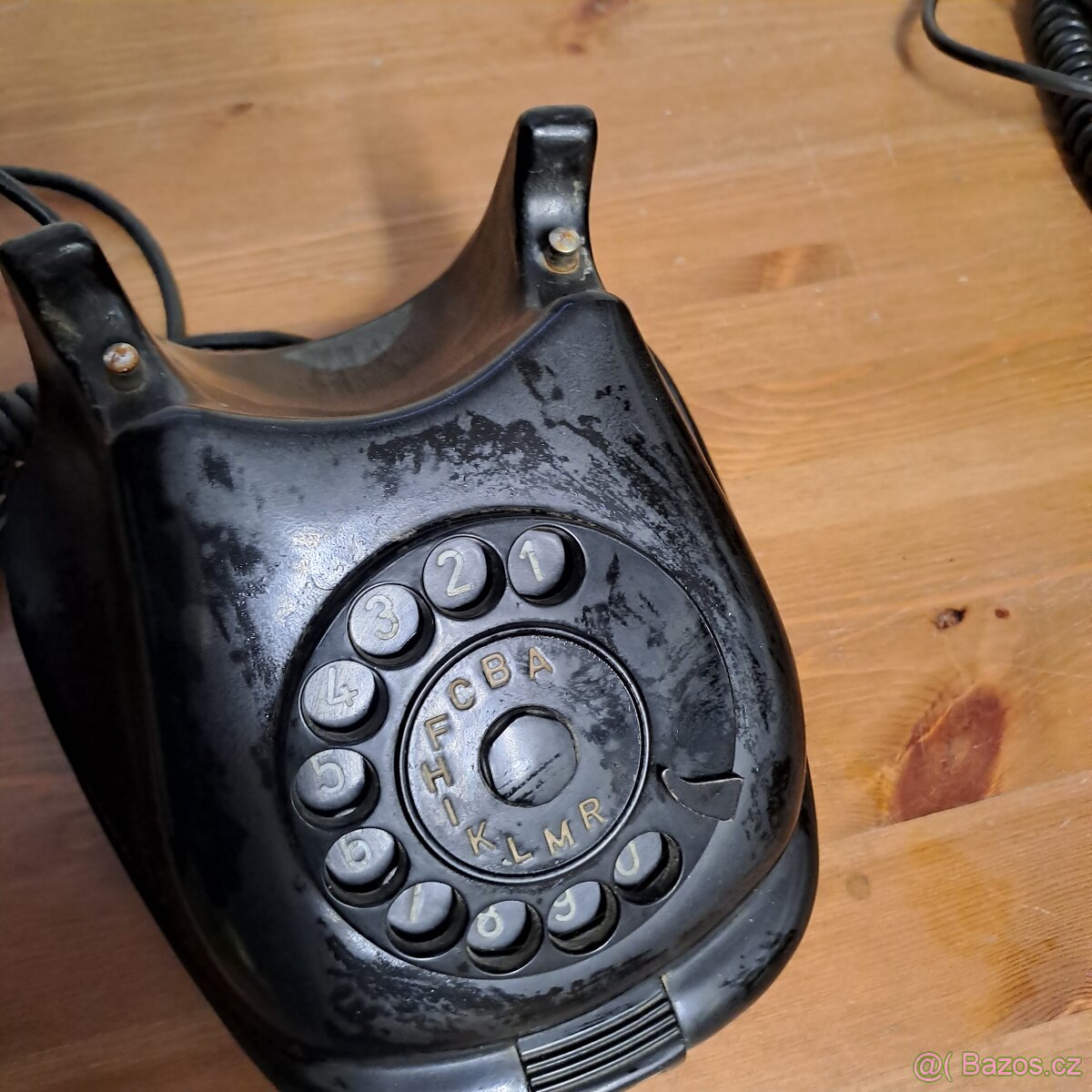Staré bakelitové telefony - 9