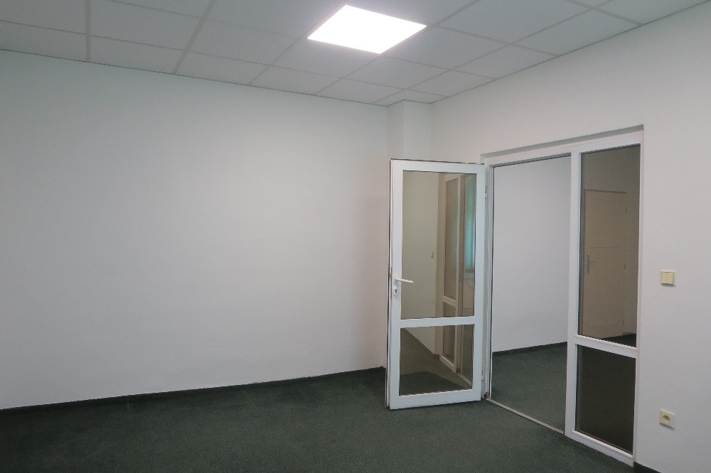 Pronájem dvou propojených kanceláří, 35 m2 - 9