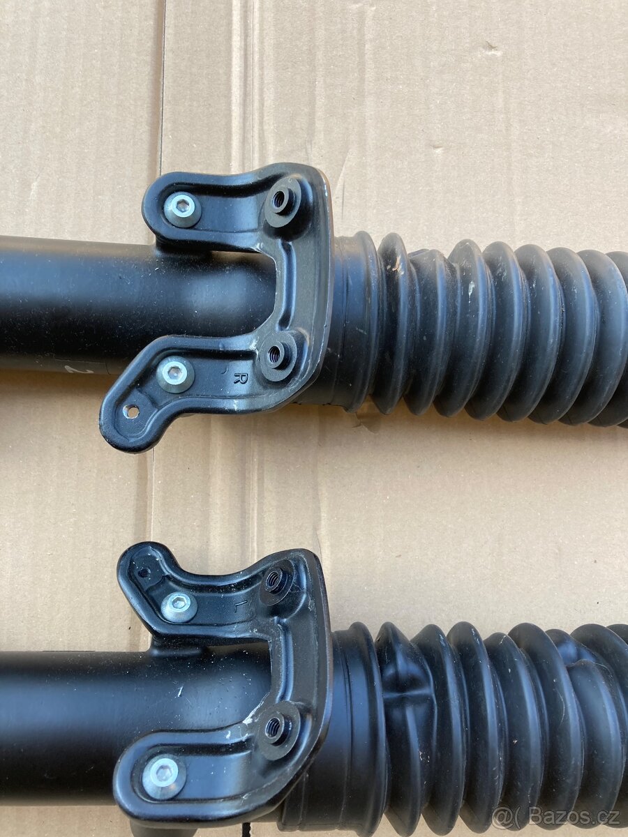 Brixton Cromwell 1200 přední tlumiče KYB - 9