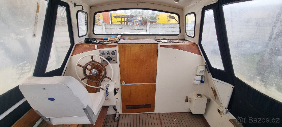 DOERAK 780-AK MOTOROVÁ KAJUTOVÁ LOD - 9