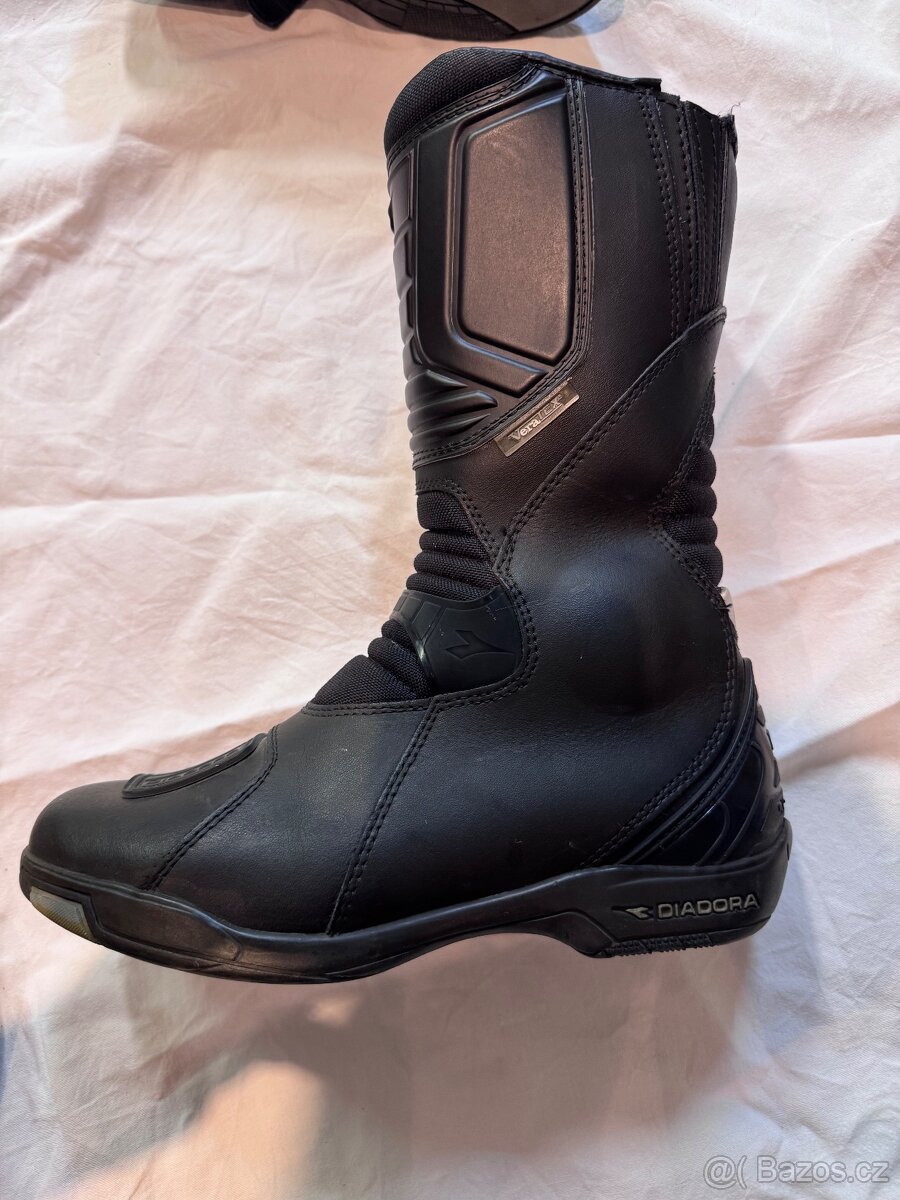 Prodej 2x Helmy Cyberg a dámské boty Diadora - 9