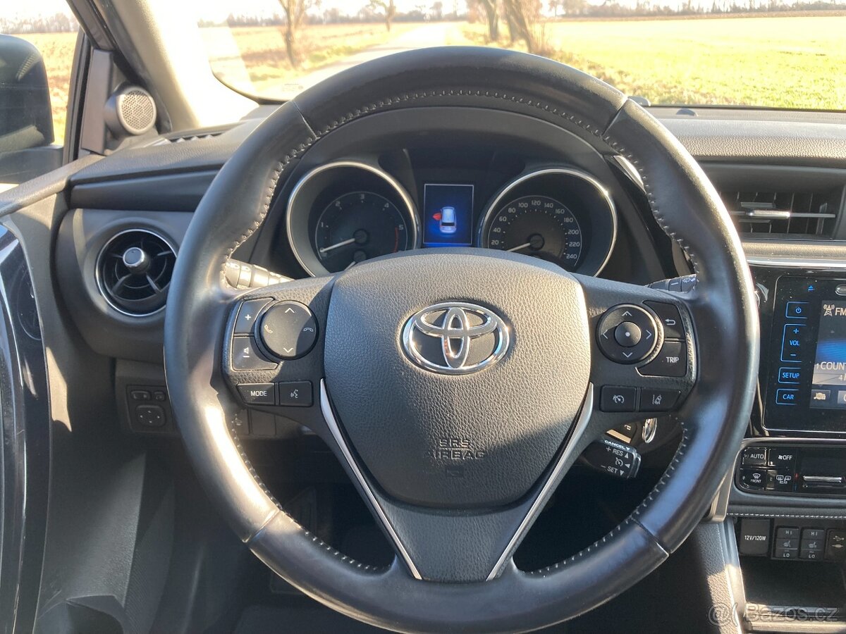Toyota Auris 1,6 D kombi 82 KW - 9