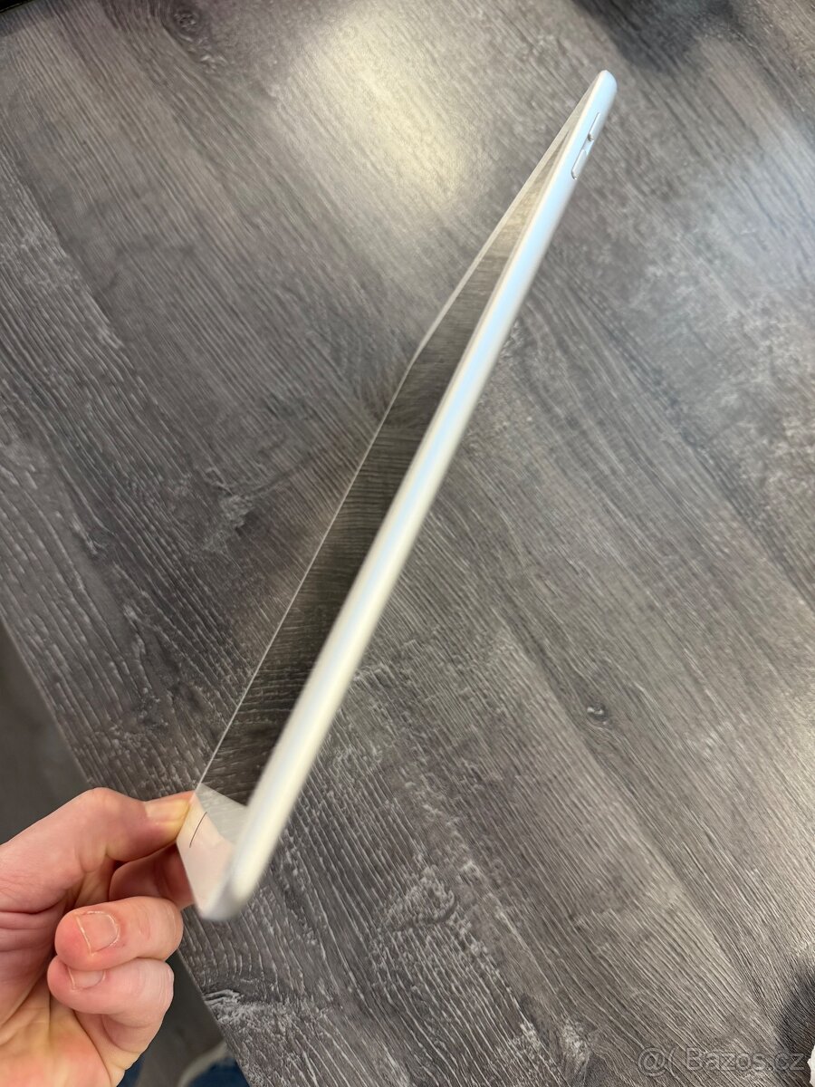 Apple iPad 6 gen - 9